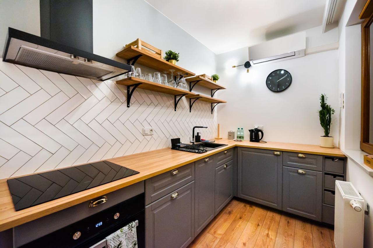 ורשה Grzybowska Luxury Apartment מראה חיצוני תמונה